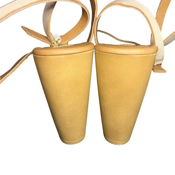 Steve Madden Women's White Wedge Sandals - Picture 7 of 8